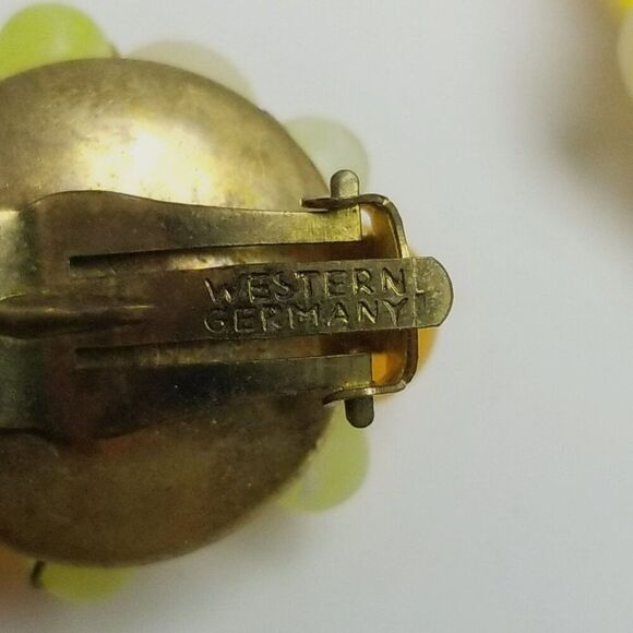 Vintage Orange Yellow Plastic Beaded Cluster Clip On Earrings, Western Germany - Picture 4 of 7